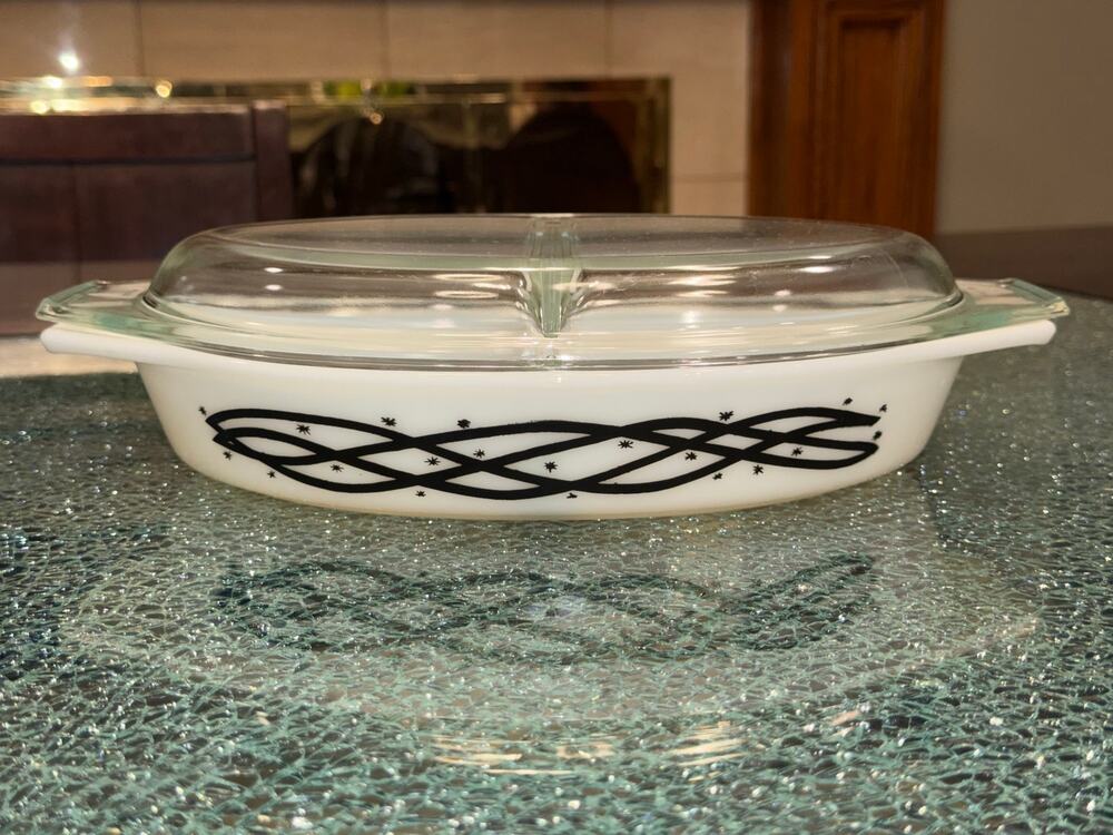 Vintage Pyrex Barbed Wire 1.5QT Divided Casserole Dish W/ Glass Divided Lid